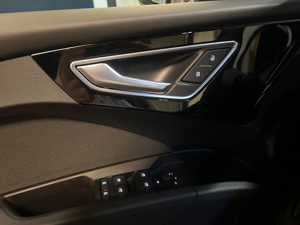 Audi Q4 e-tron 40  5d