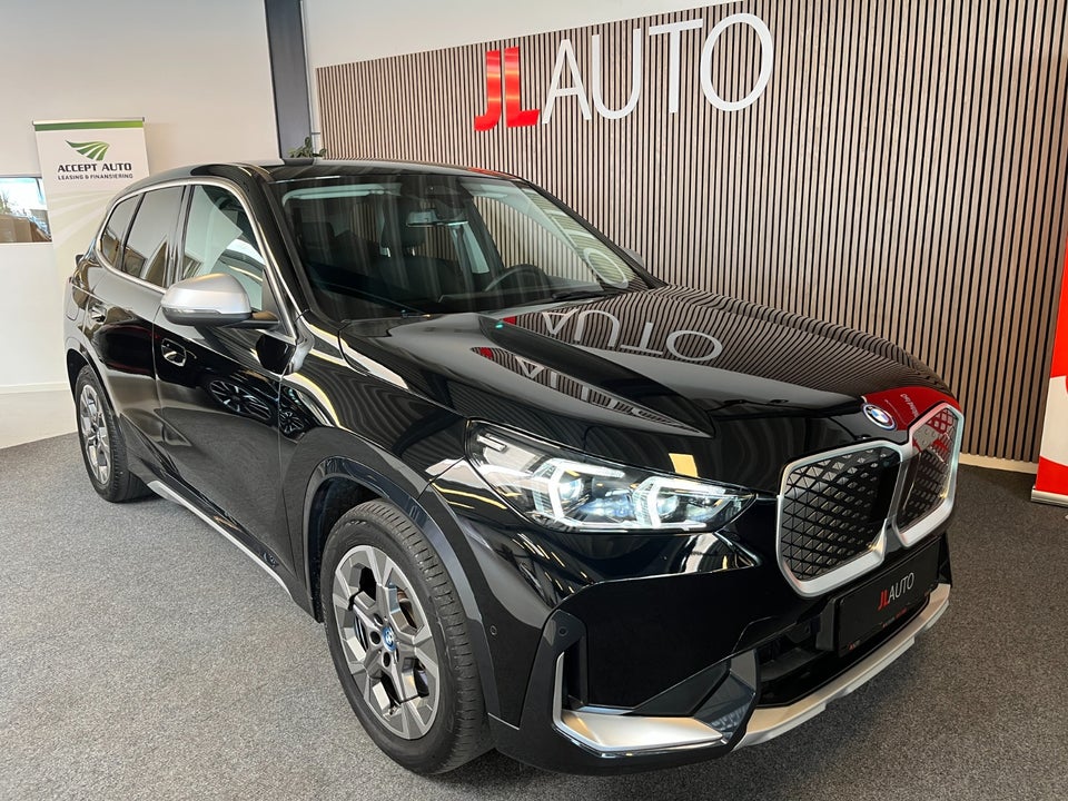 BMW iX1 xDrive30 X-Line 5d