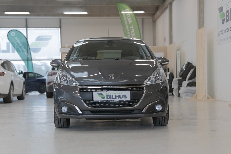 Peugeot 208 1,5 BlueHDi 100 Signature Sky 5d