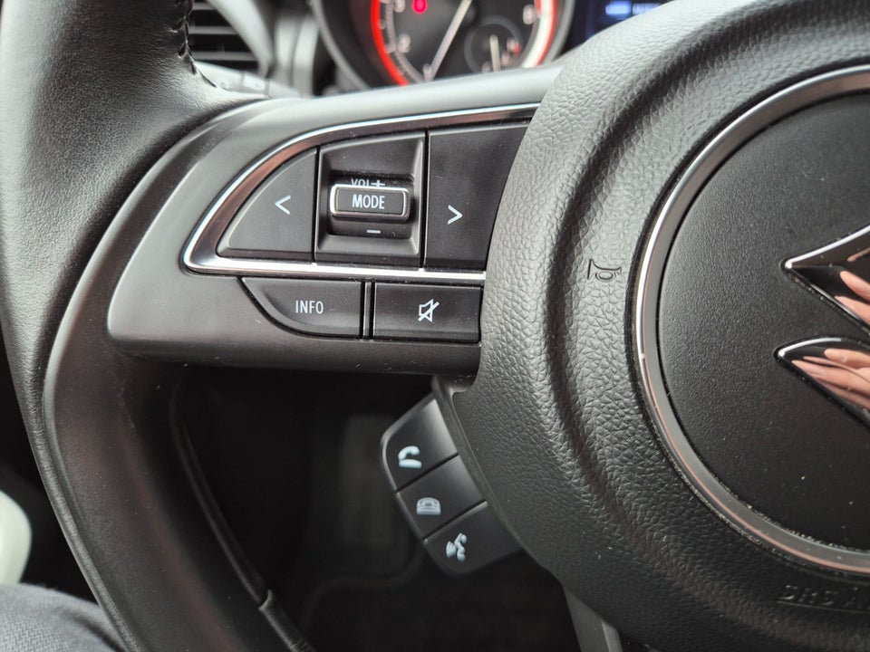 Suzuki Swift 1,2 Dualjet SHVS Exclusive 5d