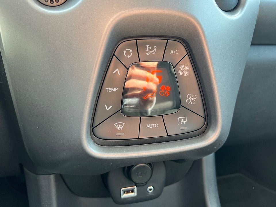 Toyota Aygo 1,0 VVT-i x-press 5d
