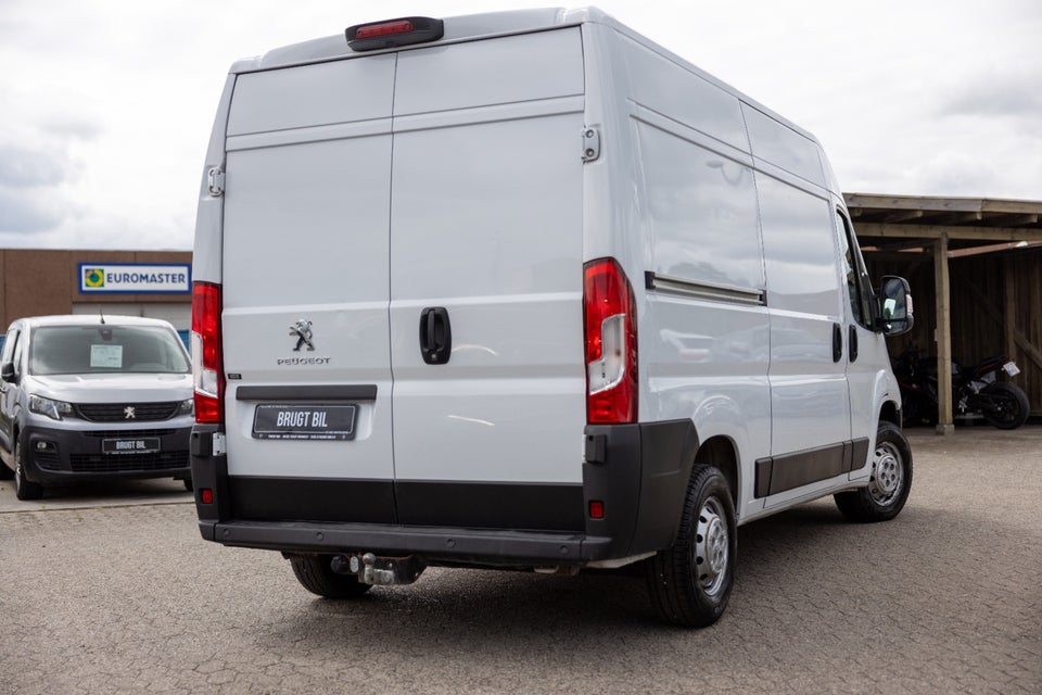 Peugeot Boxer 333 2,2 BlueHDi 140 L2H2 Premium