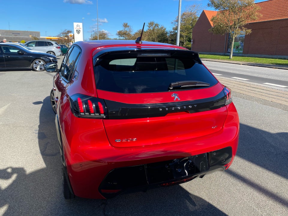 Peugeot e-208 50 GT 5d