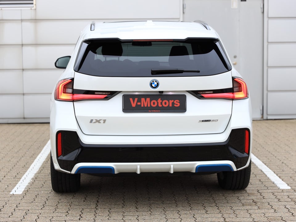 BMW iX1 xDrive30 Fully Charged M-Sport 5d
