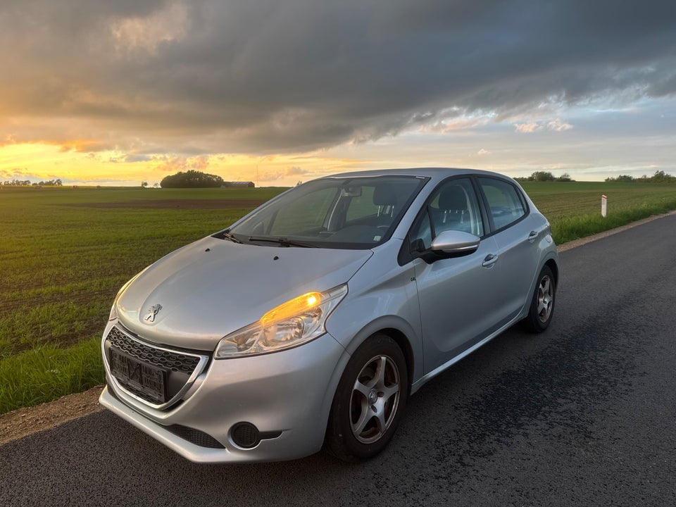 Peugeot 208 1,6 e-HDi 92 Allure 5d