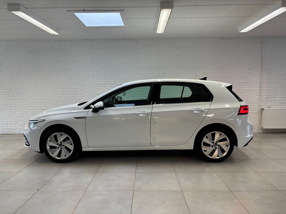 VW Golf VIII 1,5 eTSi 150 1st Edition DSG 5d