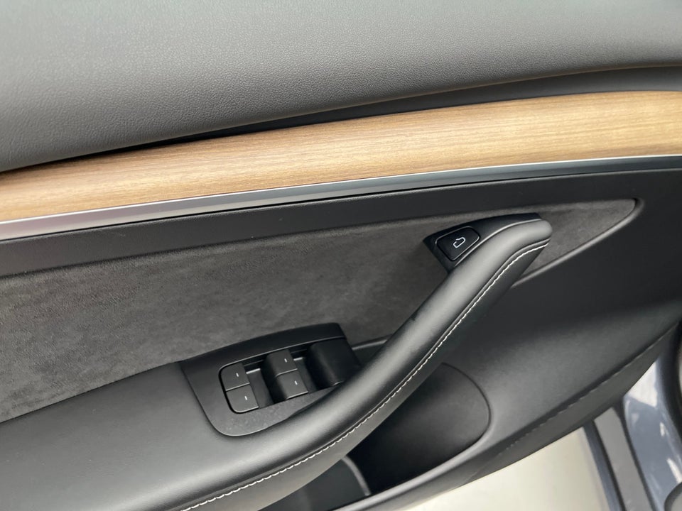 Tesla Model 3 RWD 4d