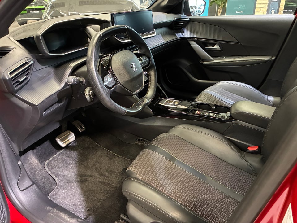 Peugeot e-208 50 GT Sky 5d