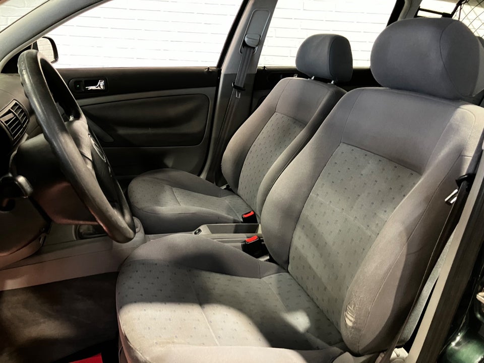 VW Passat 1,6 Variant 5d