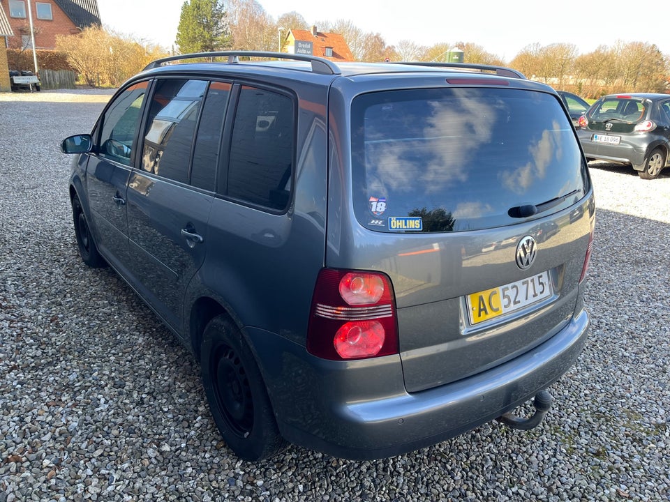 VW Touran 2,0 TDi 136 Trendline DSG Van 5d