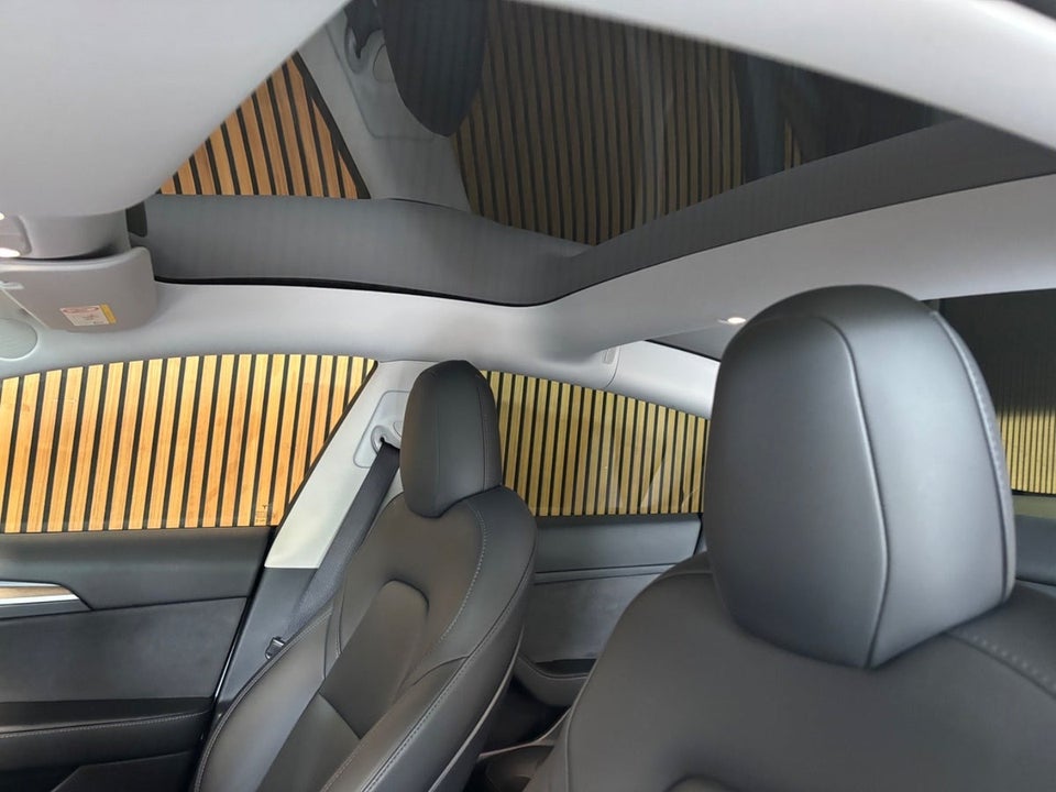 Tesla Model 3 Standard Range+ RWD 4d