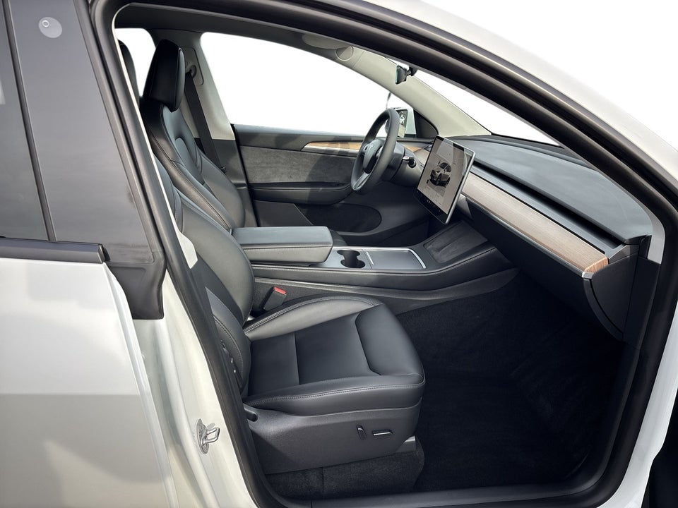 Tesla Model Y Long Range AWD 5d