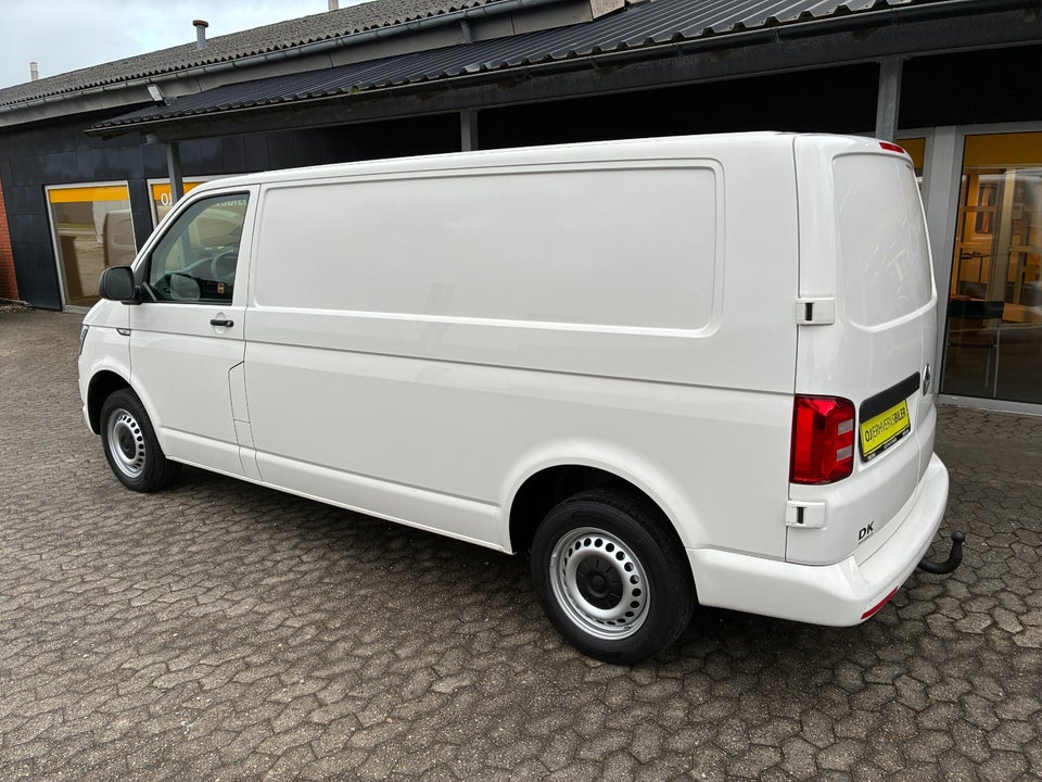 VW Transporter 2,0 TDi 102 Kassevogn lang