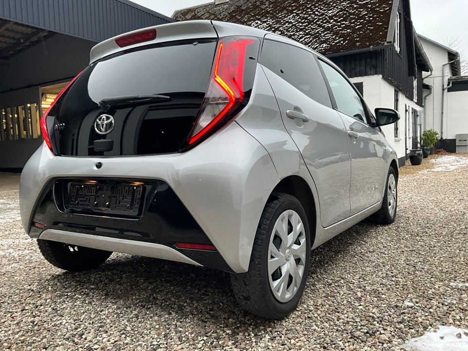 Toyota Aygo 1,0 VVT-i x-pose x-shift 5d