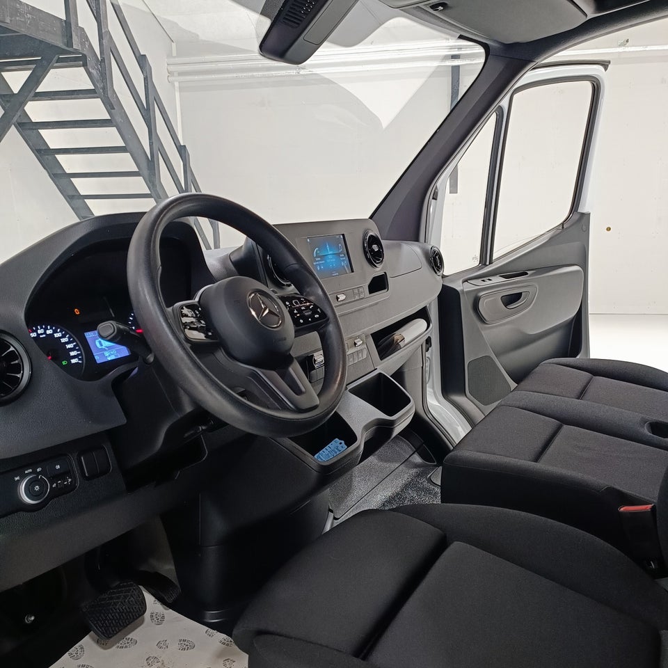 Mercedes Sprinter 211 2,0 CDi A2 Kassevogn aut. FWD