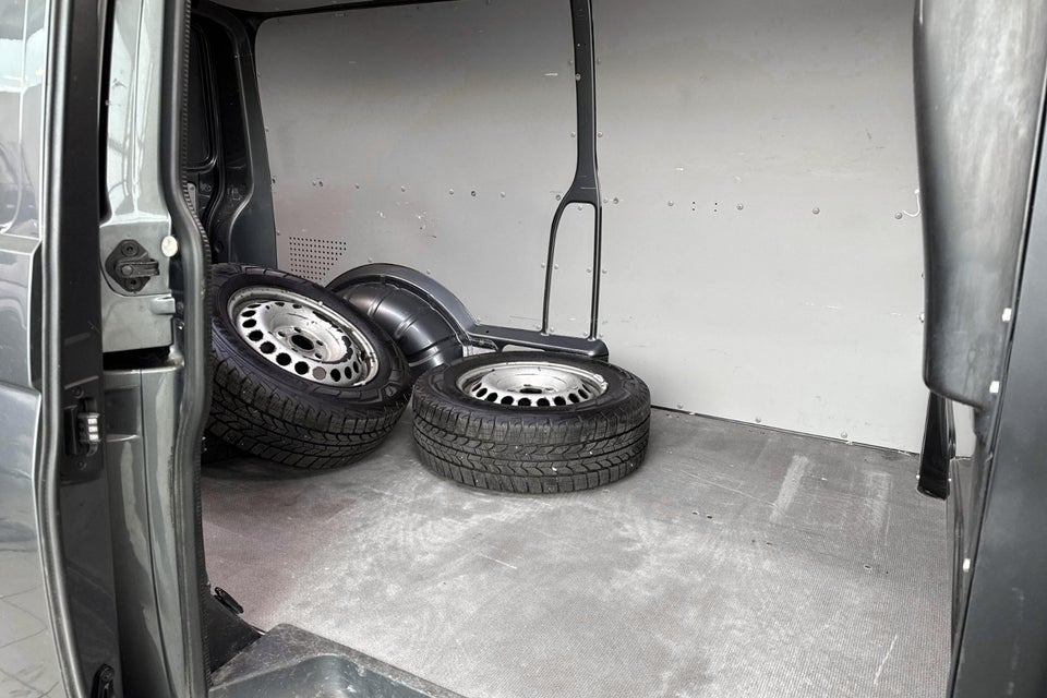 VW Transporter 2,0 TDi 150 Kassevogn DSG lang