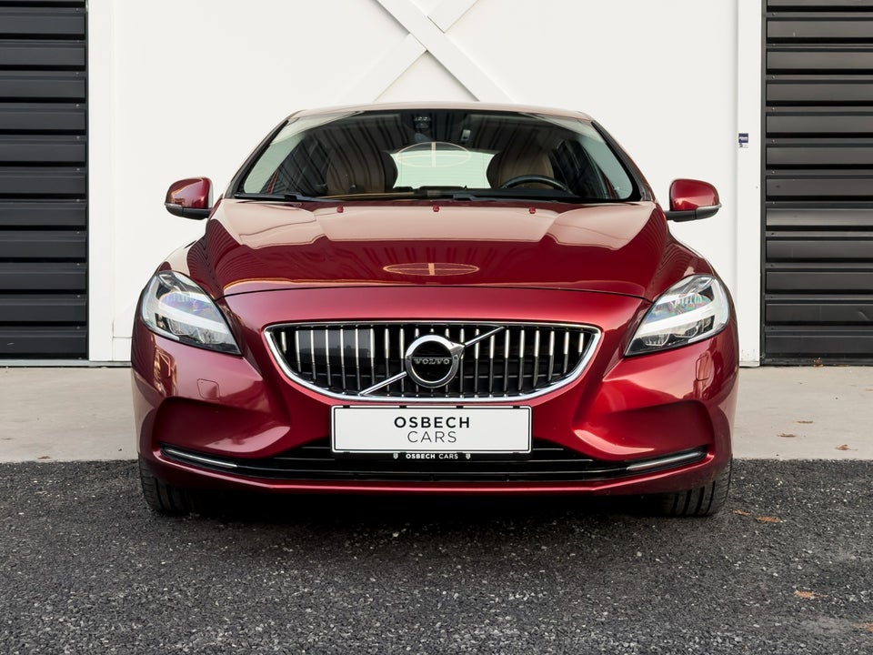 Volvo V40 1,5 T3 152 Inscription aut. 5d