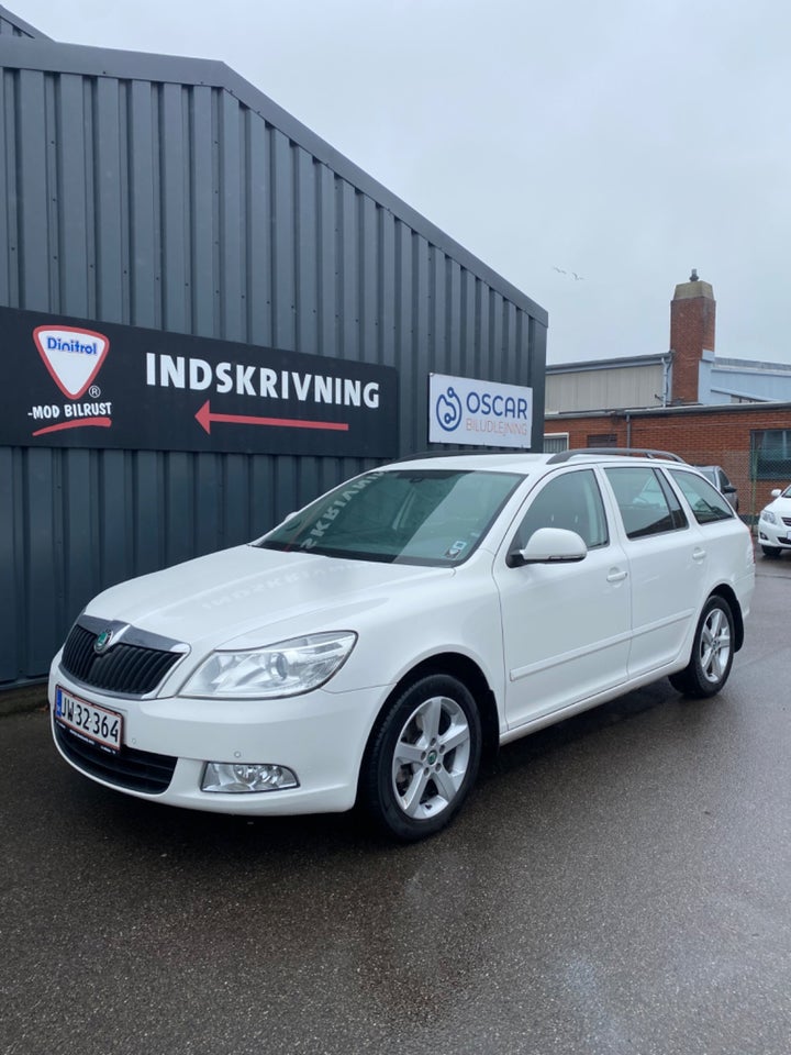 Skoda Octavia 2,0 TDi Ambiente Combi 5d