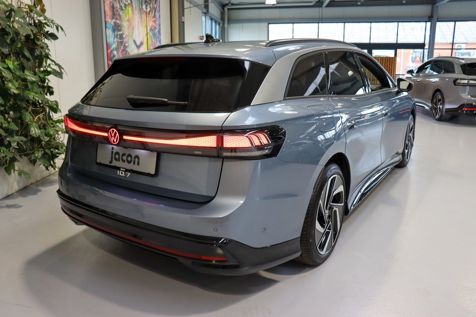 VW ID.7 77 Style+ Tourer 5d