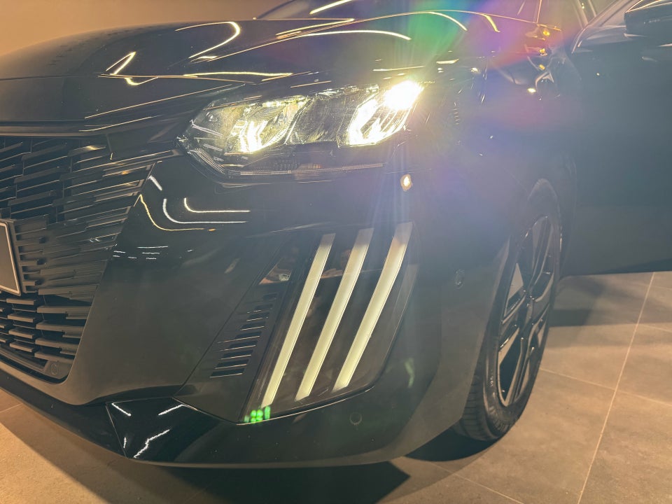 Peugeot 208 1,2 PureTech 100 Allure+ 5d