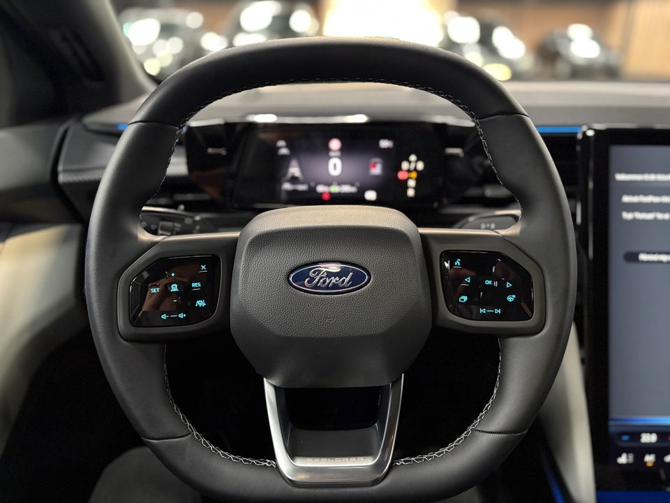 Ford Explorer 77 Premium Extended Range 5d