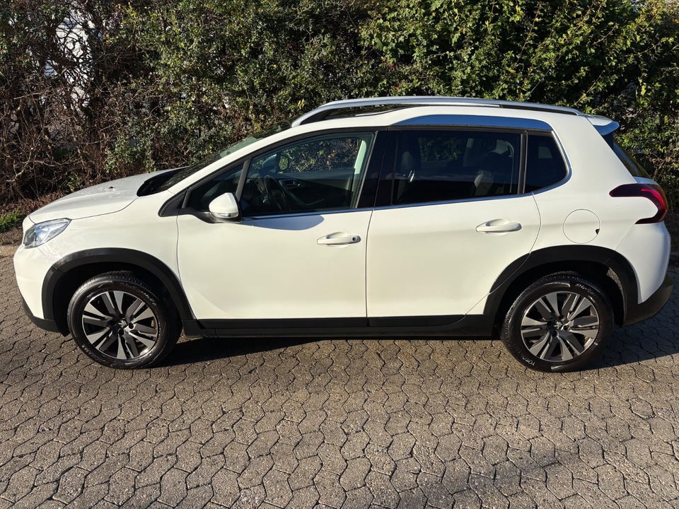 Peugeot 2008 1,2 e-THP 110 Allure Sky 5d