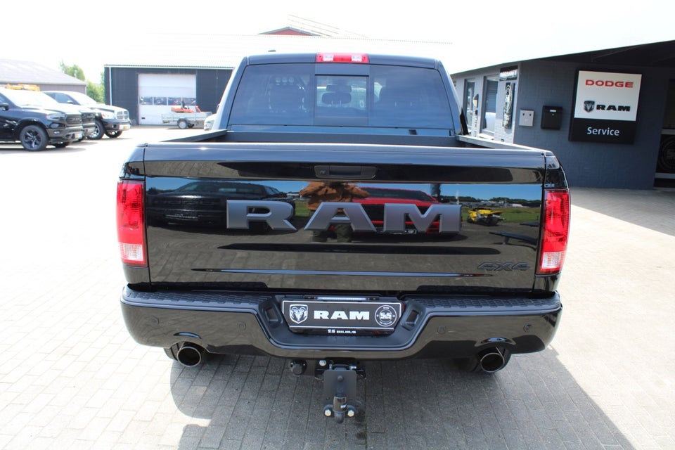 Dodge RAM 1500 5,7 V8 Hemi SLT Classic Black aut. 4d