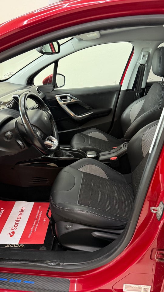 Peugeot 2008 1,2 PureTech 110 Allure Sky 5d