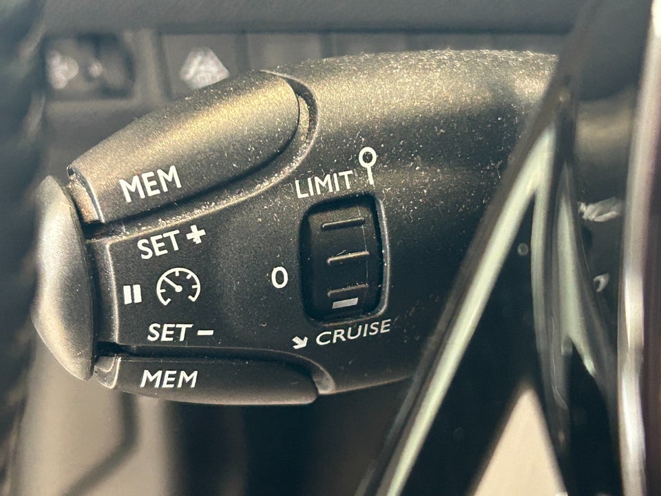 Peugeot 208 1,2 PureTech 100 Selection Sport 5d