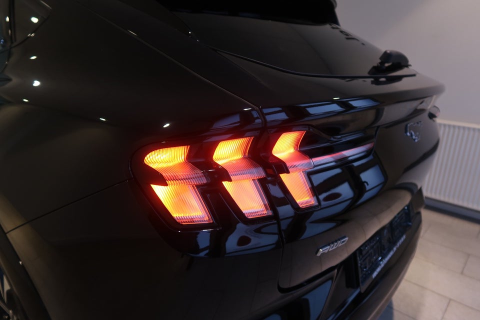 Ford Mustang Mach-E 98 Premium Extended Range AWD 5d