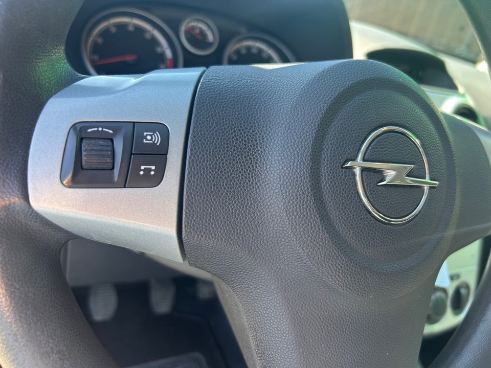 Opel Corsa 1,2 16V Cosmo 5d