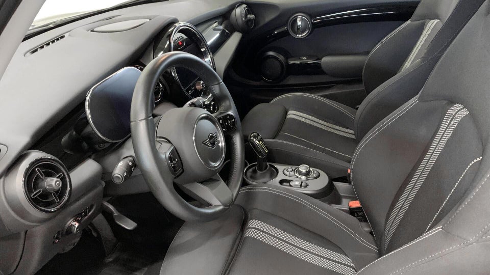 MINI Cooper SE Essential 3d