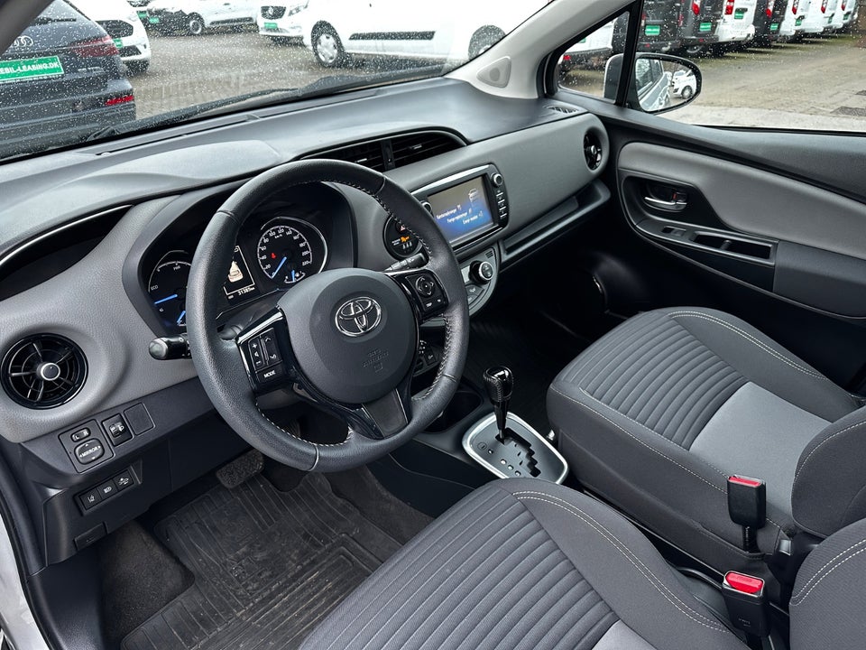 Toyota Yaris 1,5 Hybrid CHIC e-CVT Van 5d