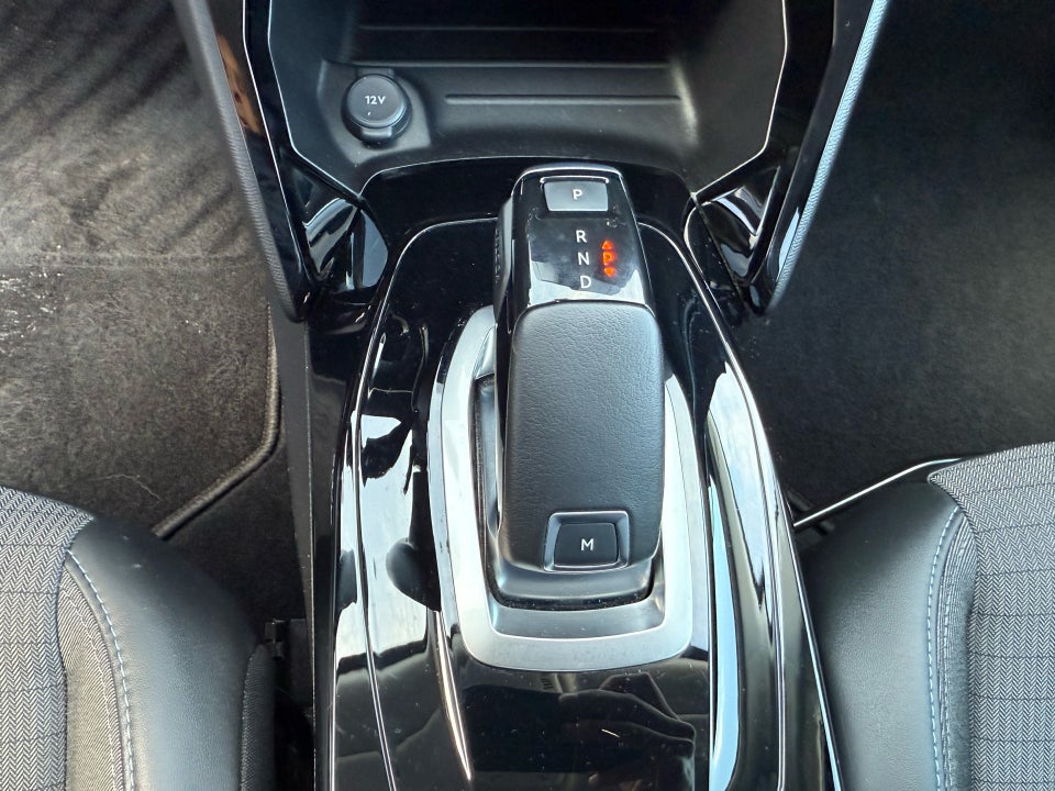 Peugeot 2008 1,2 PureTech 130 Sportium EAT8 5d