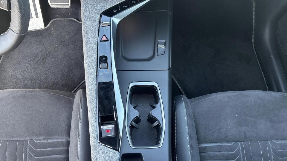 Peugeot e-3008 77 GT 5d