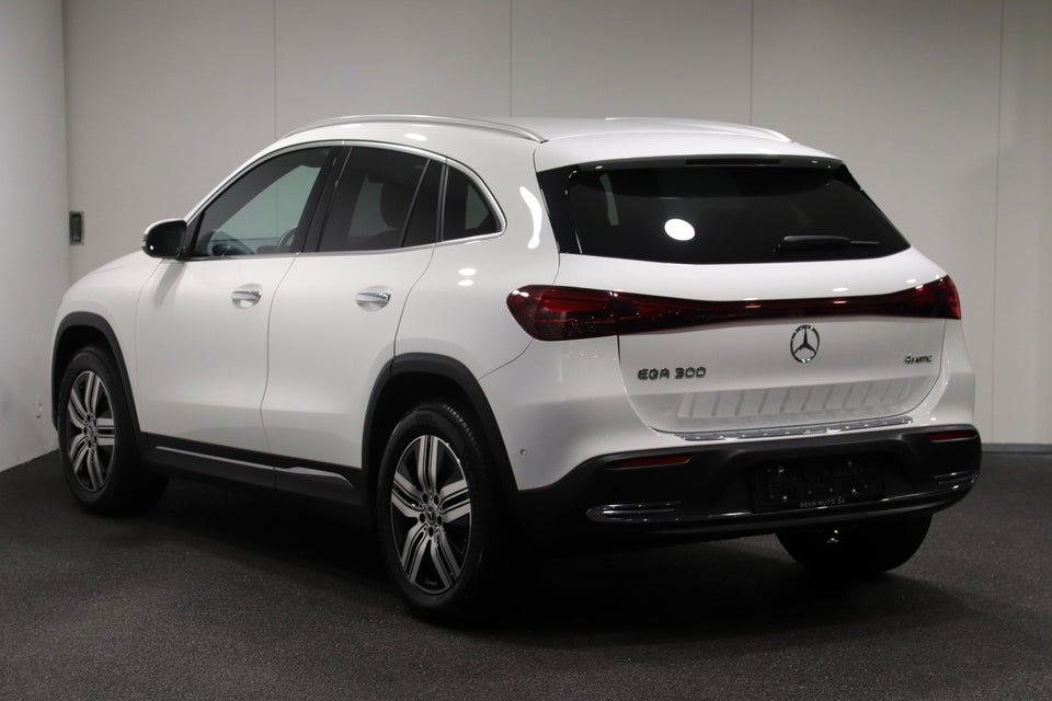 Mercedes EQA300 Progressive 4Matic Van 5d