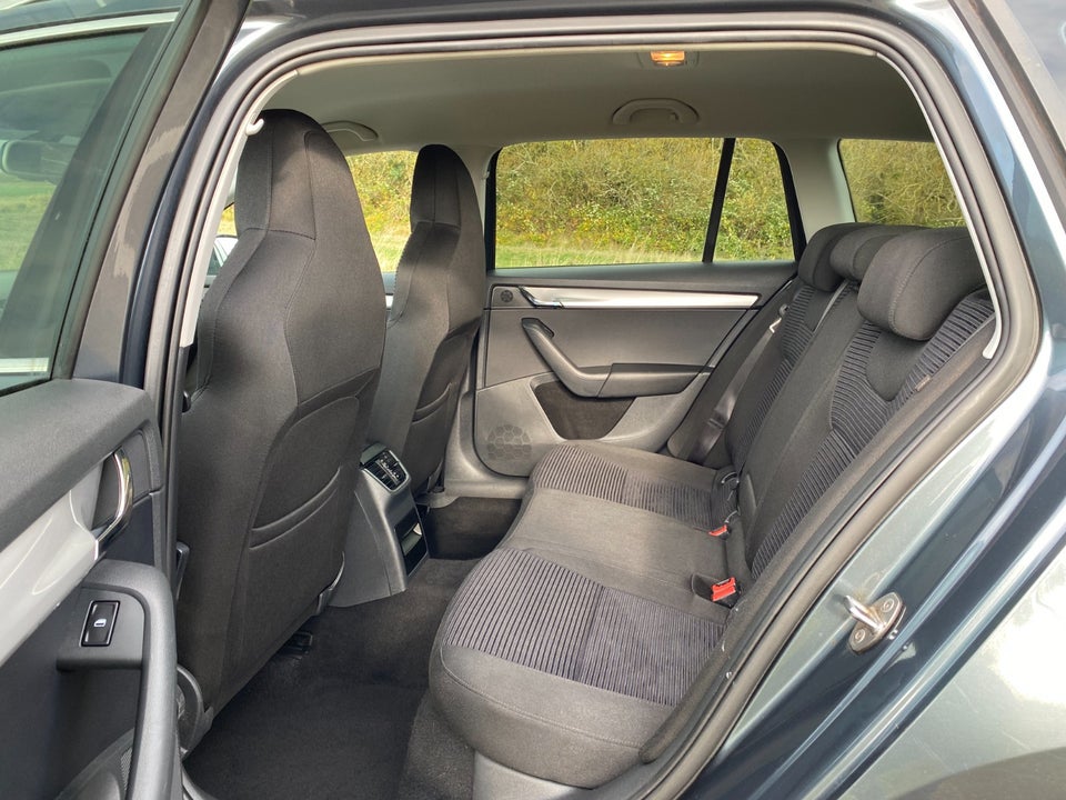 Skoda Octavia 1,4 TSi 140 Elegance Combi 5d