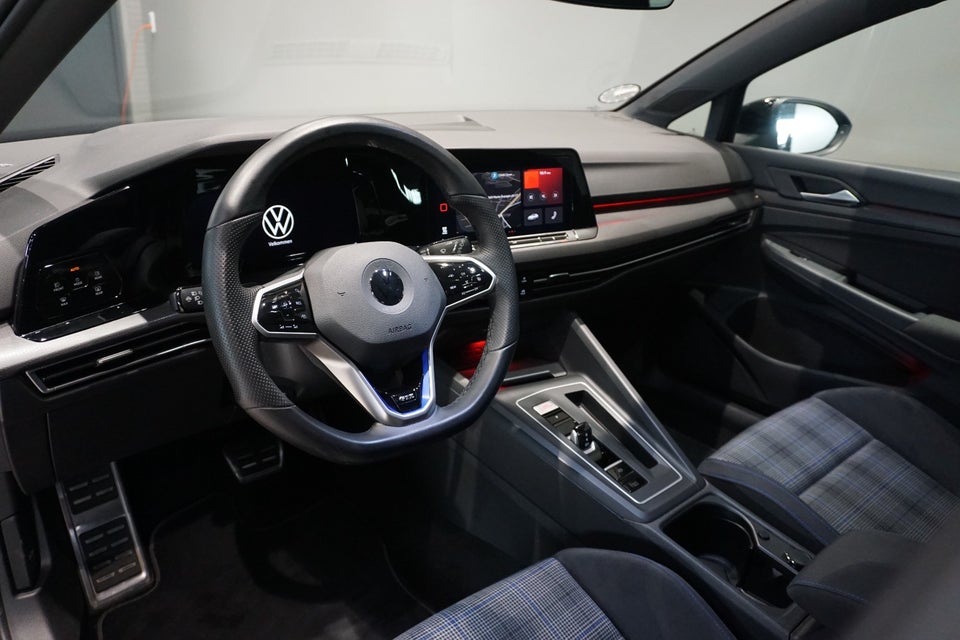 VW Golf VIII 1,4 GTE DSG 5d