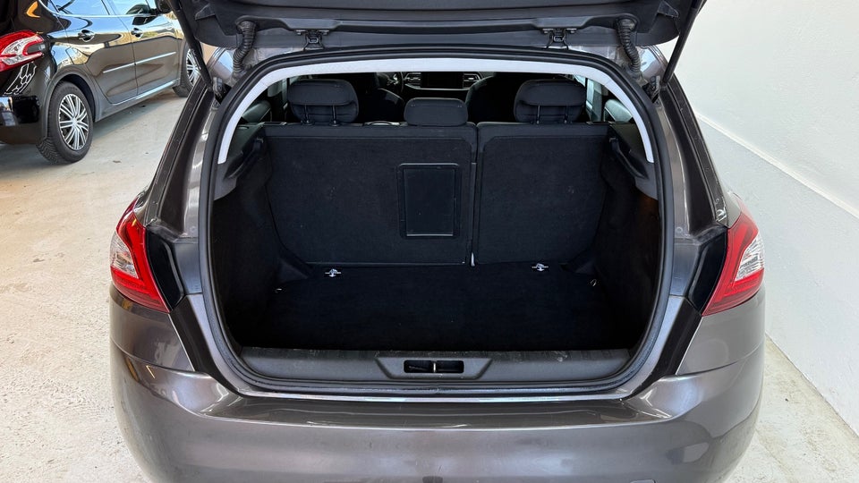 Peugeot 308 1,2 e-THP 130 Allure 5d