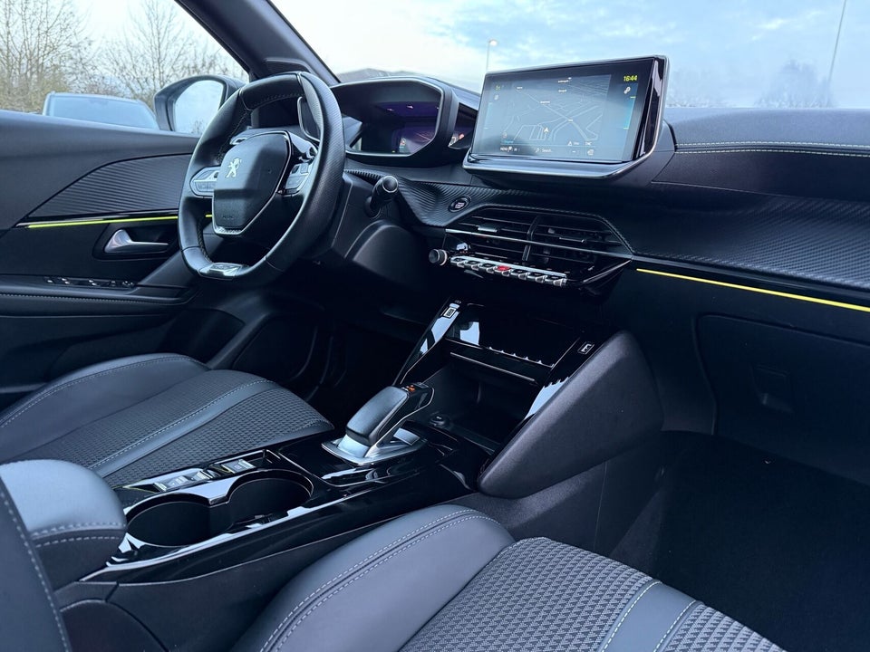 Peugeot e-208 50 GT 5d