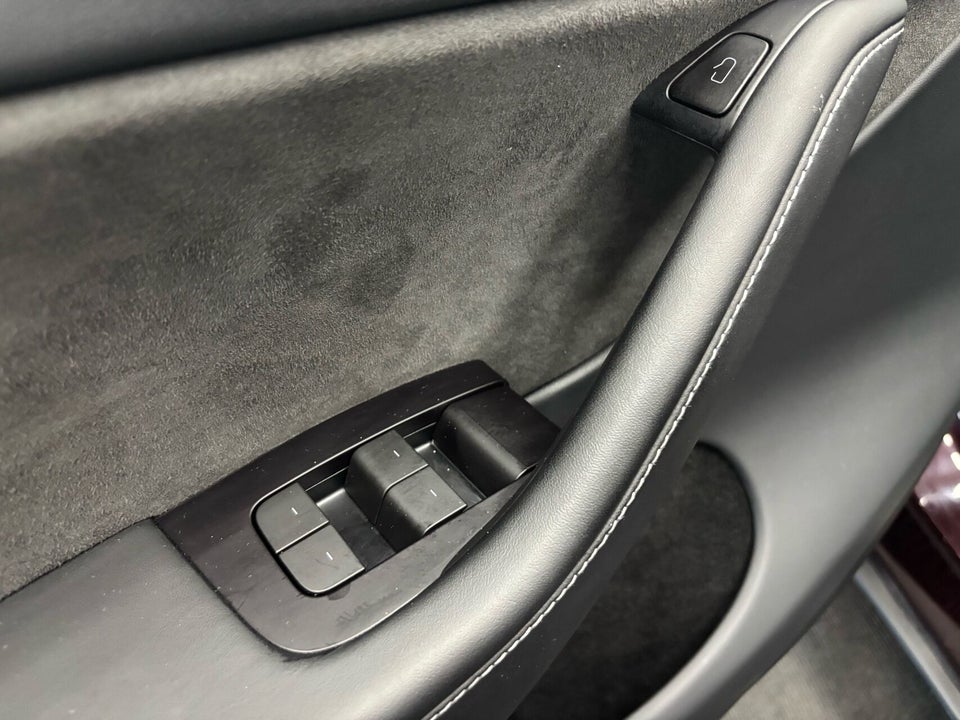 Tesla Model Y Long Range AWD 5d