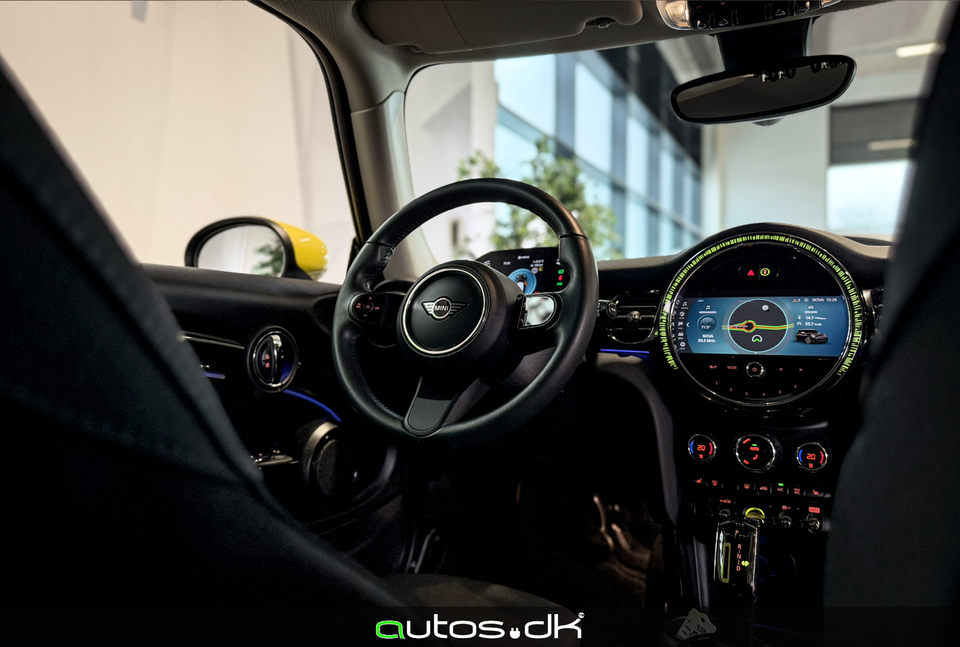 MINI Cooper SE Essential 3d