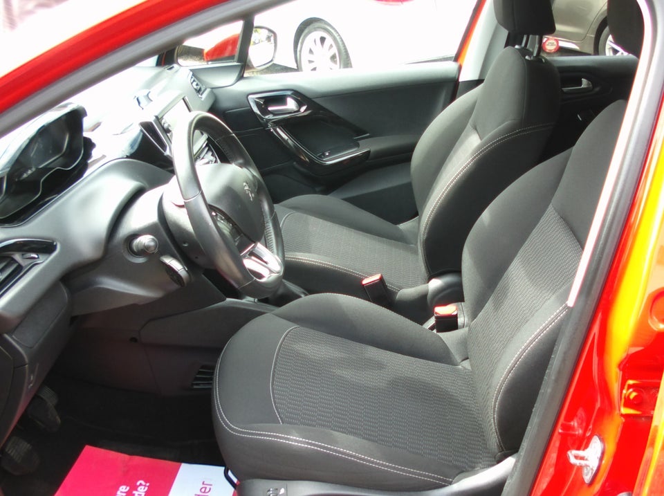 Peugeot 208 1,2 VTi 82 Strike 5d