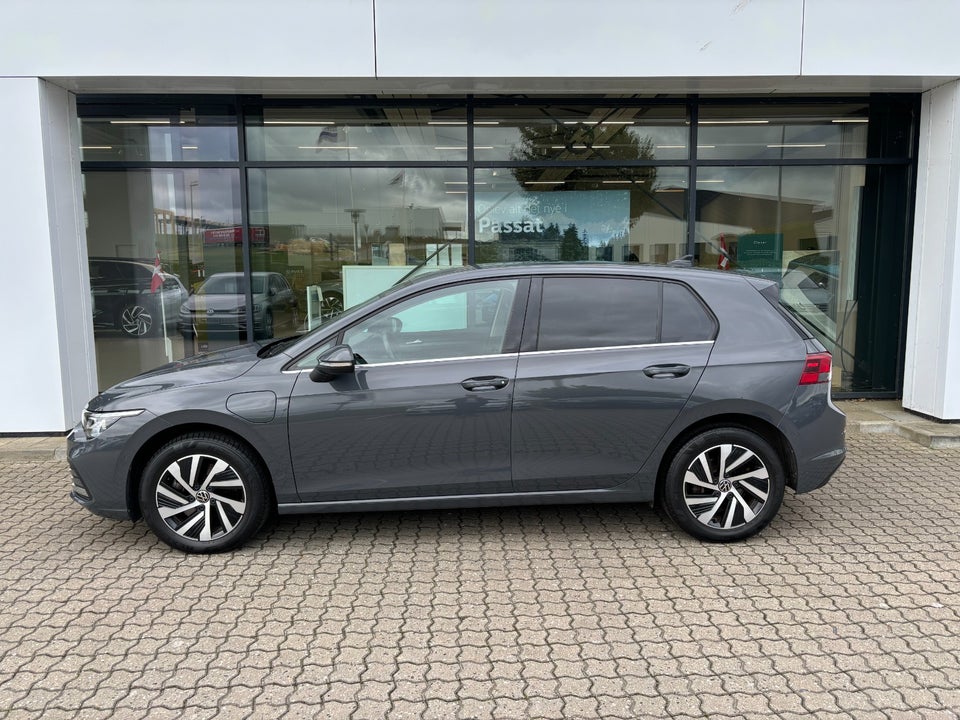 VW Golf VIII 1,4 eHybrid DSG 5d