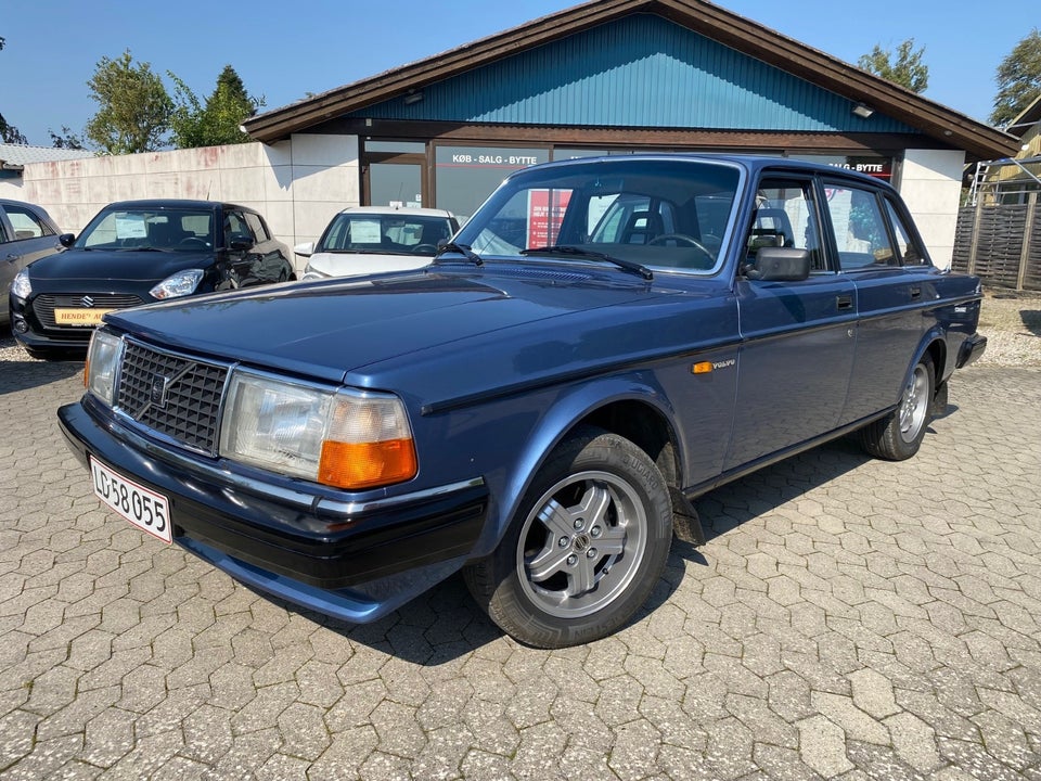 Volvo 240 2,1 DL 4d