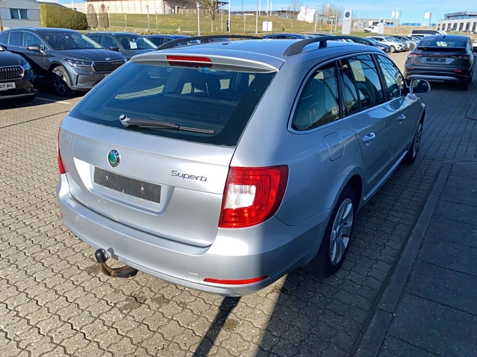 Skoda Superb 2,0 TDi 140 Ambition Combi 5d