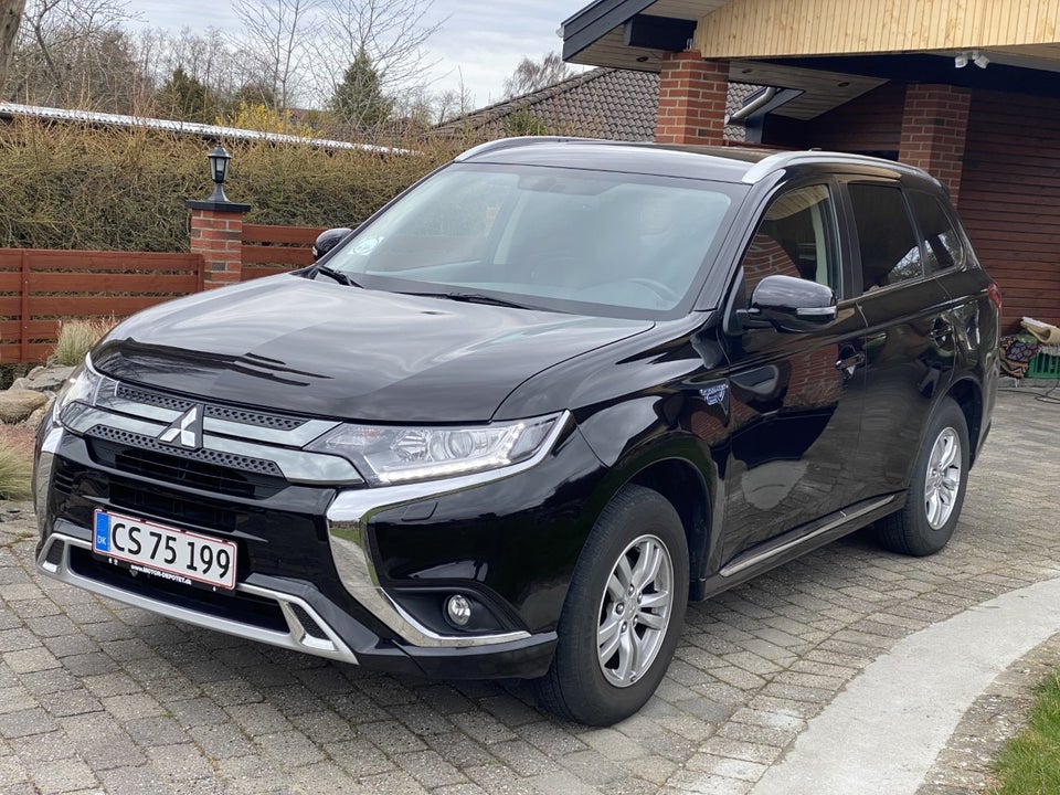 Mitsubishi Outlander 2,4 PHEV Intense CVT 4WD 5d