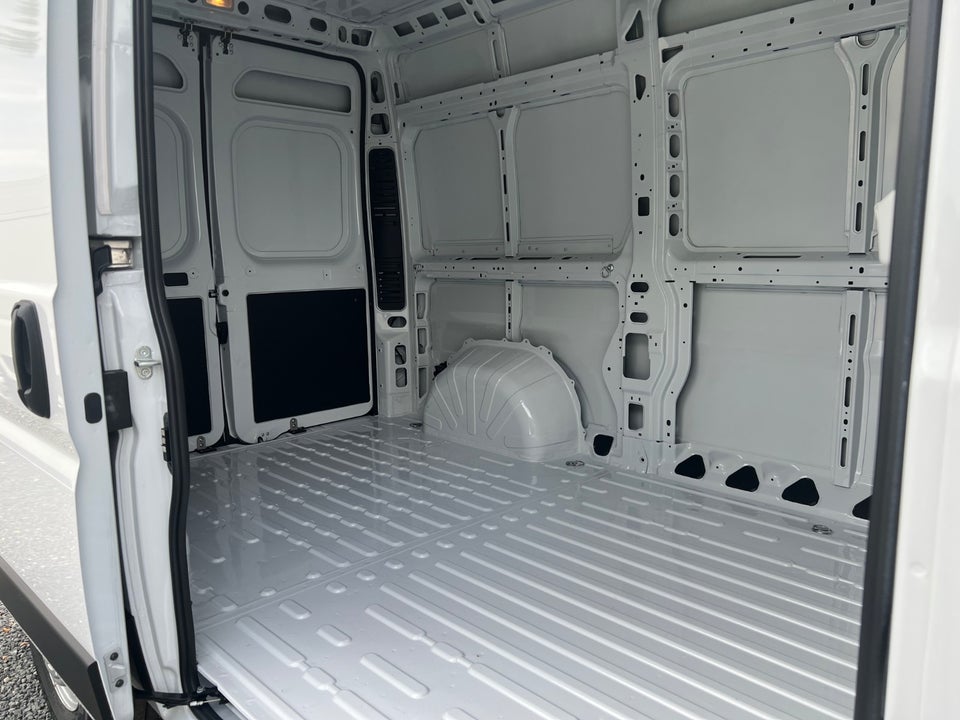 Peugeot Boxer 435 2,2 BlueHDi 165 L2H2 Premium