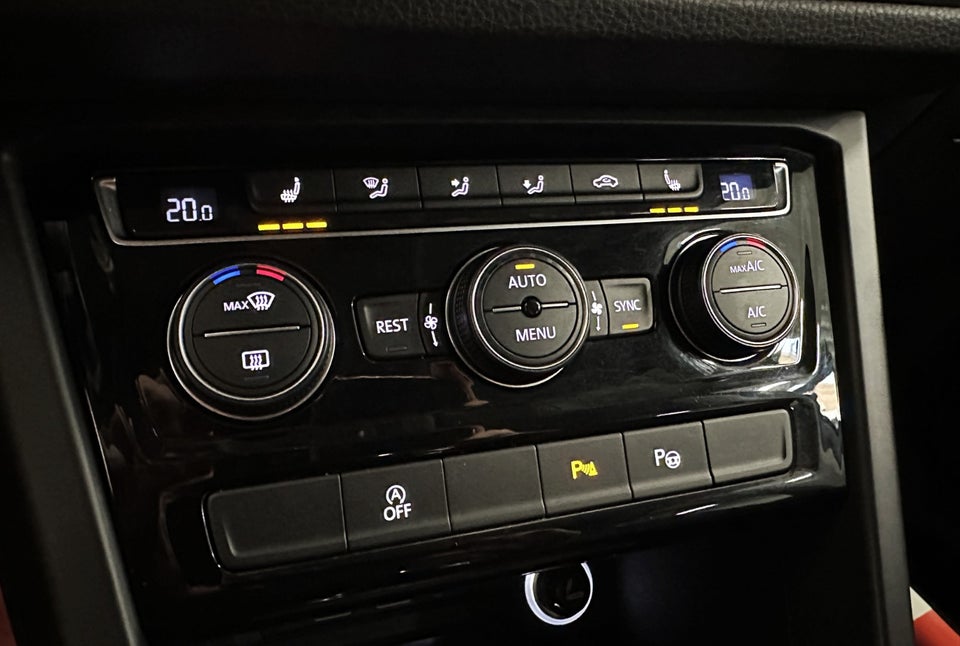 VW Touran 1,6 TDi 115 IQ.Drive DSG 7prs 5d