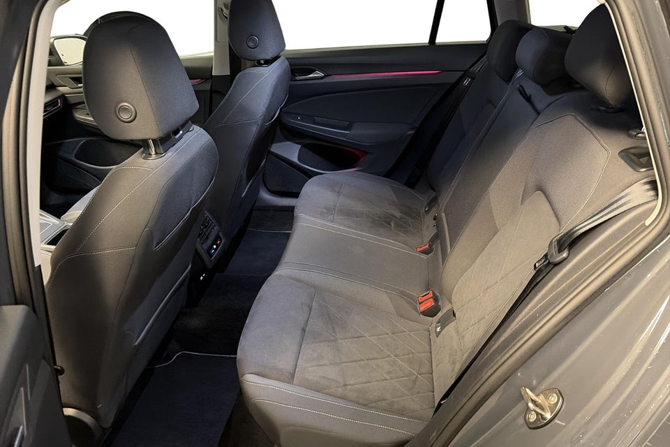 VW Golf VIII 1,5 eTSi 150 Style Variant DSG 5d